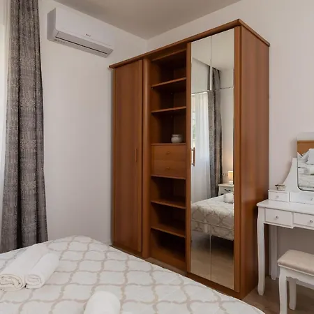 Apartment With Parking Space Stanici, - 2819